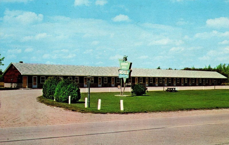 Green Mill Motel - Vintage Postcard